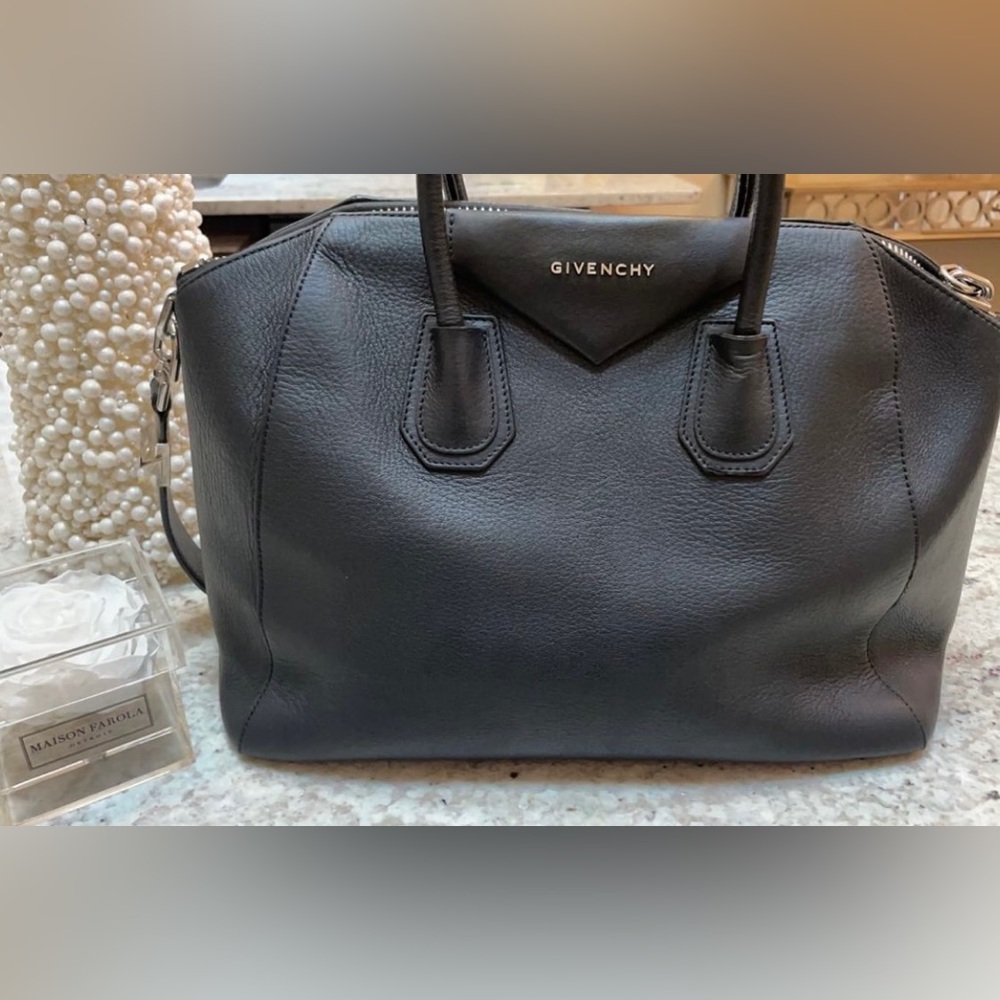 Givenchy medium Antigona bag.